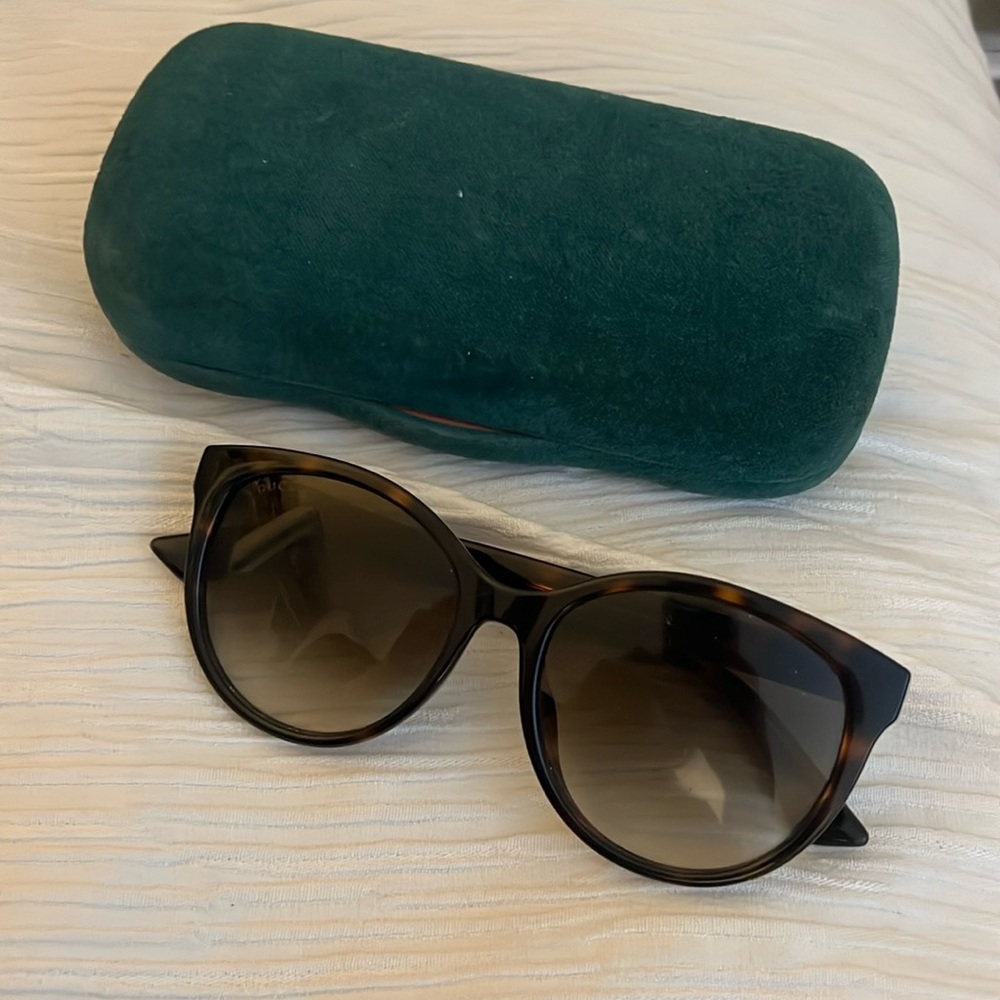 Gucci Tortoise Cat eye Sunglasses - Picture 2 of 6